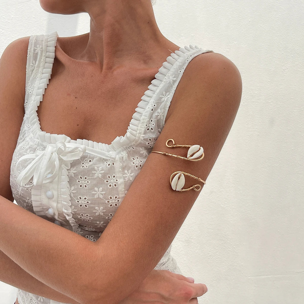 The Broken Harp of the Gemini