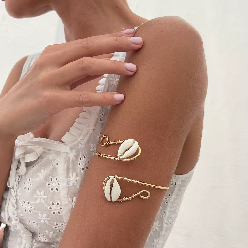 The Broken Harp of the Gemini